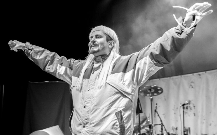 Le service commémoratif et la « célébration de la vie » pour Oliver Tree seront diffusés en direct le mois prochain Le service commémoratif et la « célébration de la vie » pour Oliver Tree seront diffusés en direct le mois prochain