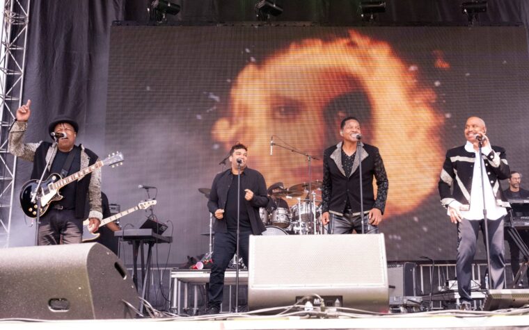 Les Jacksons avec les membres originaux des Jackson 5 annoncent une tournée au Royaume-Uni en 2026 Les Jacksons avec les membres originaux des Jackson 5 annoncent une tournée au Royaume-Uni en 2026