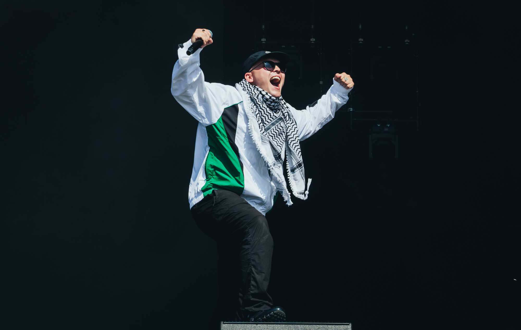 Mo Chara de Kneecap se produit à Glastonbury 2025, photo d'Andy Ford