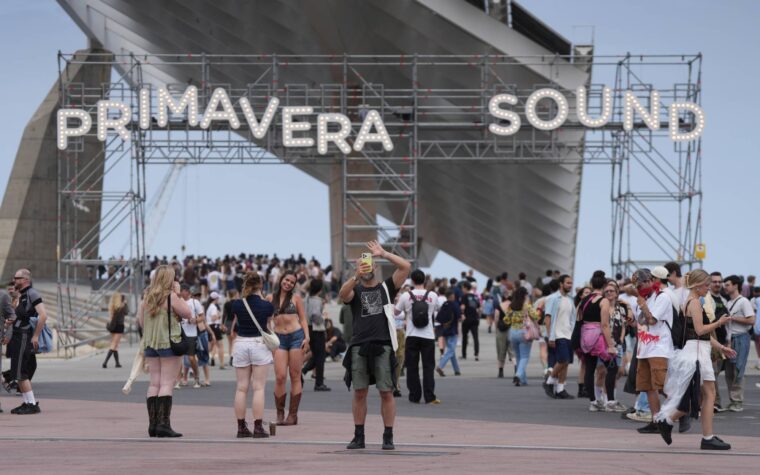Les sets d'Alex G et Mac DeMarco au Primavera Sound annulés en raison de « conditions météorologiques défavorables » Les sets d'Alex G et Mac DeMarco au Primavera Sound annulés en raison de « conditions météorologiques défavorables »