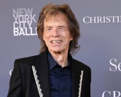 Mick Jagger admet que l'idée d'un biopic sur les Rolling Stones "l'intéresse"