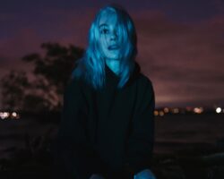 Phoebe Bridgers annonce une tournée des arènes au Royaume-Uni, en Europe et en Amérique du Nord en 2026, « sans téléphone »