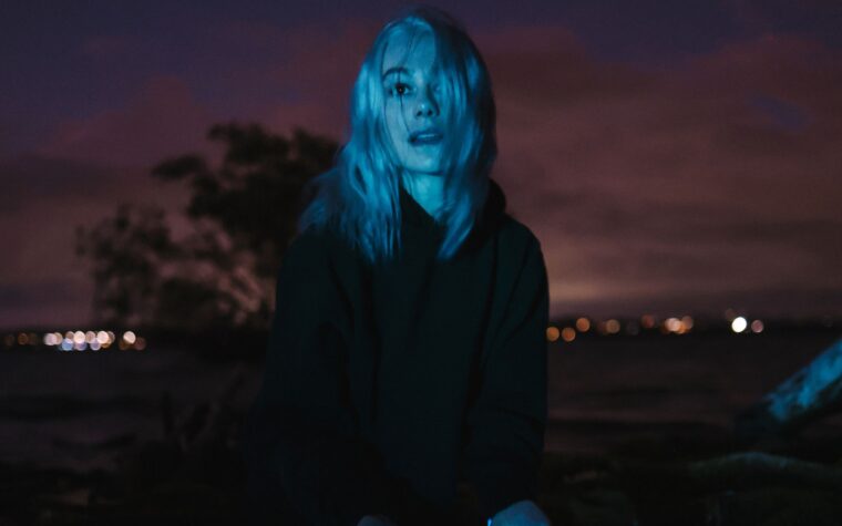 Phoebe Bridgers annonce une tournée des arènes au Royaume-Uni, en Europe et en Amérique du Nord en 2026, « sans téléphone »