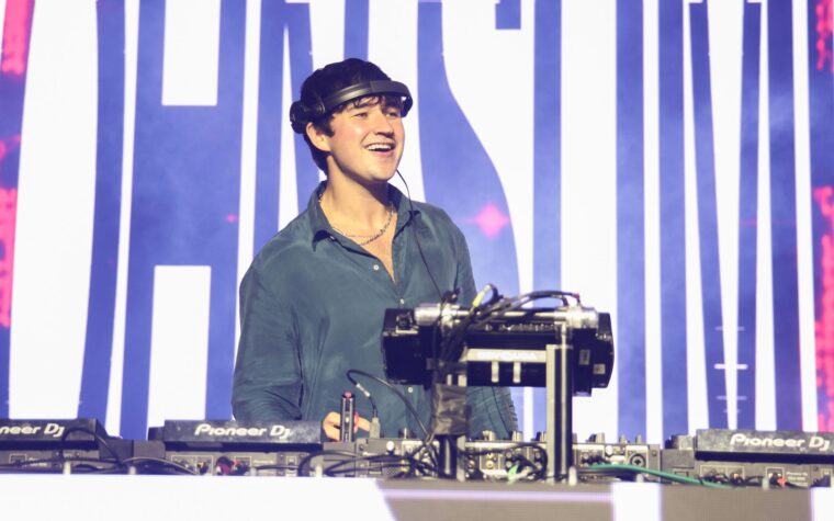 « Putain, qui est John Summit ? » L'artiste répond avant d'être en tête d'affiche de Lollapalooza « Putain, qui est John Summit ? » L'artiste répond avant d'être en tête d'affiche de Lollapalooza