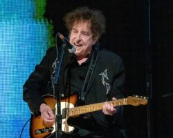 Regardez Bob Dylan jouer le morceau "Basement Tapes" "You Ain't Goin' Nowhere" pour la première fois en 14 ans lors d'un concert à Washington