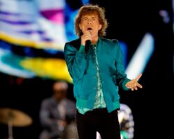 Regardez Mick Jagger donner un concert surprise et impromptu dans un pub avec des étudiants à Oxford