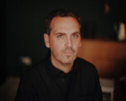 James Ford nous parle de l'écriture du nouvel album "Lost In Another World" alors qu'il suivait un traitement contre la leucémie
