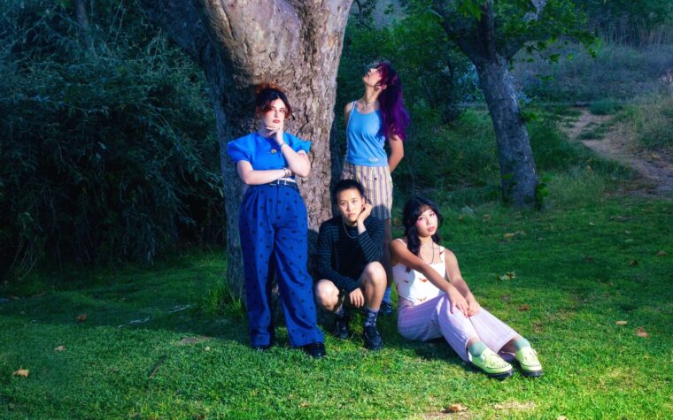Les Linda Lindas sur le nouvel album « vraiment amusant » « Gotta Get Out » et la collaboration « cool » de Hayley Williams « Closer » : « C'est une chanson emo sur le fait de ne pas vouloir vieillir »