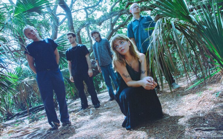 Les shoegazers de Minneapolis, She's Green, jouent le long jeu Les shoegazers de Minneapolis, She's Green, jouent le long jeu