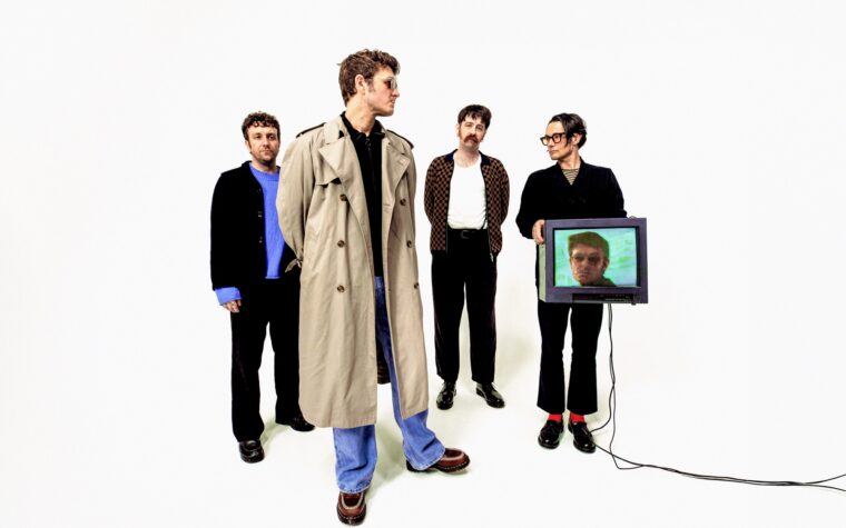 Yard Act – Critique de « You're Gonna Need A Little Music » : les gars de Leeds se concentrent sur leur vraie forme Yard Act – Critique de « You're Gonna Need A Little Music » : les gars de Leeds se concentrent sur leur vraie forme