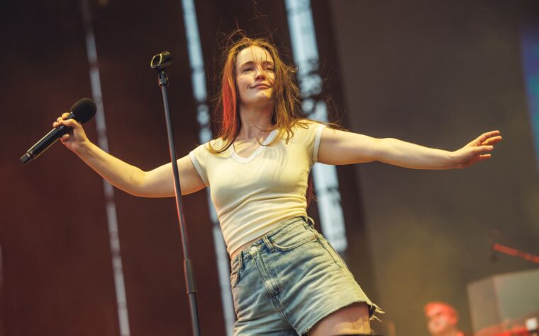 Sigrid sur son amour de la pop et du rock : « J'ai été quelque part entre les deux » Sigrid sur son amour de la pop et du rock : « J'ai été quelque part entre les deux »