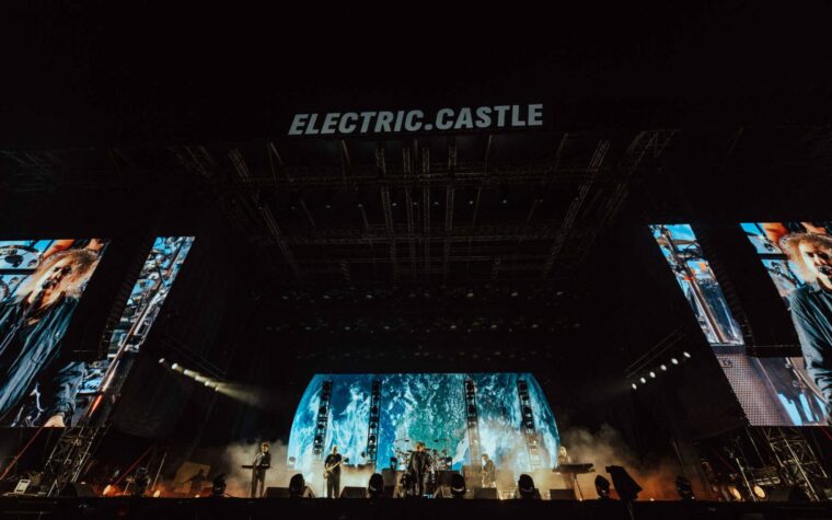 The Cure et Dogstar clôturent un week-end de magie et de chaos à Electric Castle 2026 The Cure et Dogstar jouent à Electric Castle 2026 The Cure et Dogstar clôturent un week-end de magie et de chaos à Electric Castle 2026 The Cure et Dogstar jouent à Electric Castle 2026