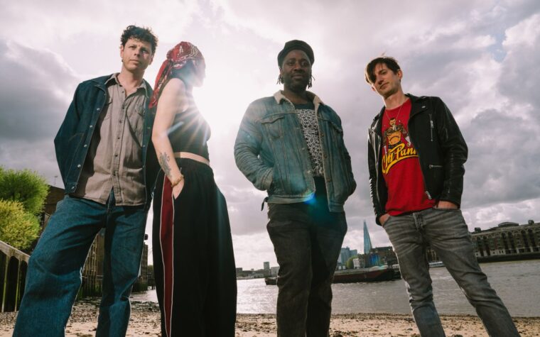 Bloc Party partage « le son d'une nouvelle floraison d'amour » sur le nouveau single émouvant « Love Bombs » Bloc Party partage « le son d'une nouvelle floraison d'amour » sur le nouveau single émouvant « Love Bombs »