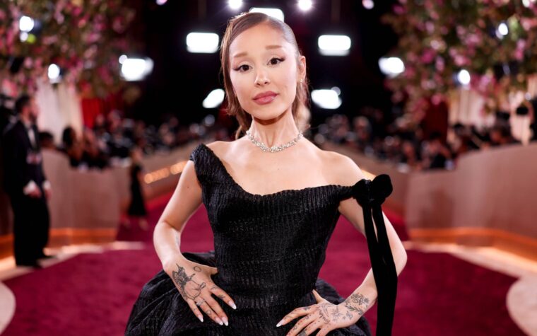 L'imitateur d'Ariana Grande partage le DM qu'elle a reçu du chanteur : « Tu es très belle comme TOI-MÊME » L'imitateur d'Ariana Grande partage le DM qu'elle a reçu du chanteur : « Tu es très belle comme TOI-MÊME »
