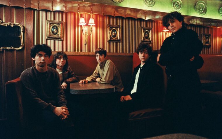 La liste des invités aborde la masculinité moderne sur le single « If Ever Your Devil Is Kind » La liste des invités aborde la masculinité moderne sur le single « If Ever Your Devil Is Kind »