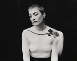 Radie Peat de Lankum pèse « deux extrêmes » de la relation sur son premier single solo obsédant, « Still I Love Him »