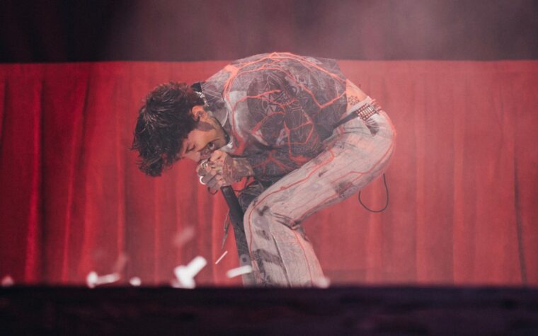 Regardez Bring Me The Horizon jouer la nouvelle version « Repented » de son premier album « Count Your Blessings » dans son intégralité à Manchester Regardez Bring Me The Horizon jouer la nouvelle version « Repented » de son premier album « Count Your Blessings » dans son intégralité à Manchester