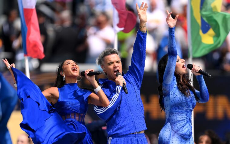 Regardez Robbie Williams, Laura Pausini et Nicole Scherzinger interpréter « Desire » lors de la cérémonie de clôture de la Coupe du monde 2026™ Regardez Robbie Williams, Laura Pausini et Nicole Scherzinger interpréter « Desire » lors de la cérémonie de clôture de la Coupe du monde 2026™