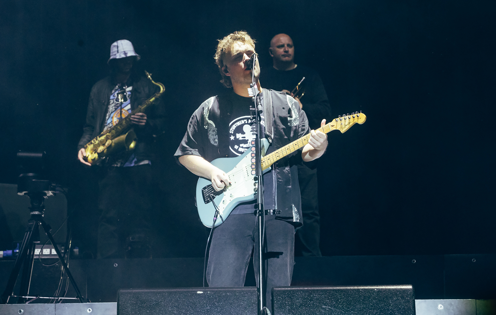 Sam Fender se produisant à Reading 2023, photo d'Andy Ford