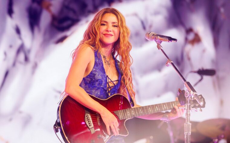 Shakira et la FIFA annoncent un don de 500 000 $ pour les secours suite au tremblement de terre au Venezuela Shakira et la FIFA annoncent un don de 500 000 $ pour les secours suite au tremblement de terre au Venezuela