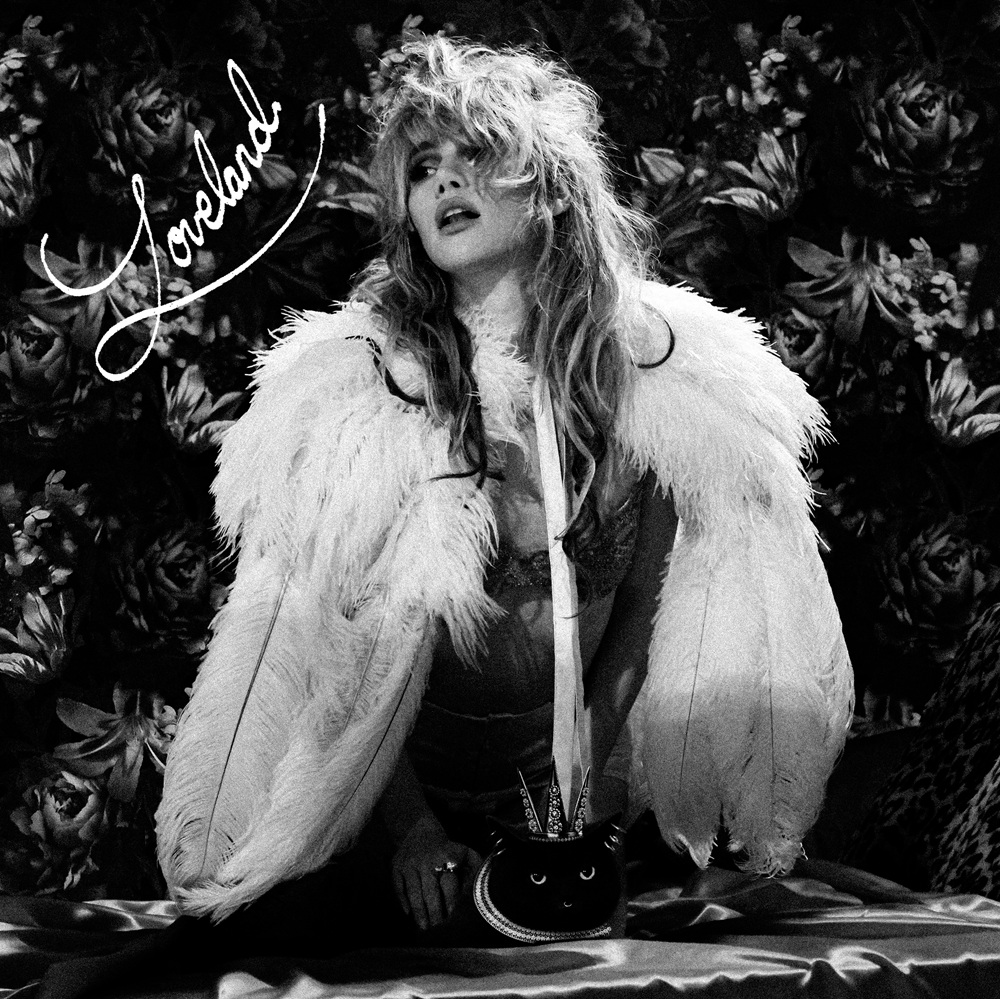 critique de loveland de suki waterhouse