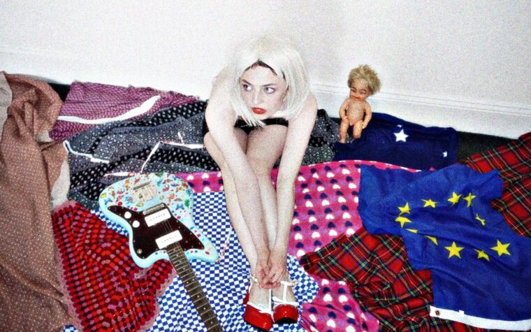 TTSSFU nous parle de l'abandon du doute et de la nouvelle musique : « Je retourne à la dream-pop » TTSSFU nous parle de l'abandon du doute et de la nouvelle musique : « Je retourne à la dream-pop »