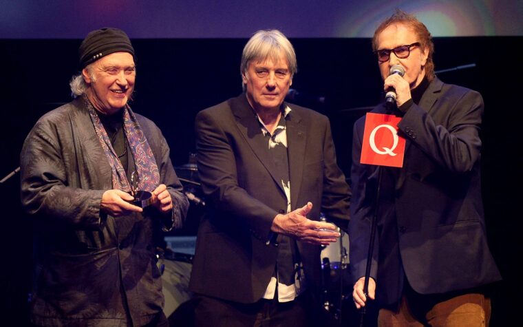 The Kinks' Ray et Dave Davies « s'entendent très bien » et « ne diraient jamais jamais » à une réunion The Kinks' Ray et Dave Davies « s'entendent très bien » et « ne diraient jamais jamais » à une réunion