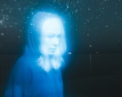 Phoebe Bridgers – Critique de « Lost Weekend » : la poète lauréate du prix indépendant revient avec un opus stupéfiant, étrange et émouvant