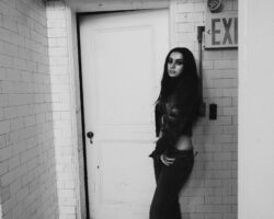 Charli XCX – Critique « Musique, Mode, Film » : un instantané de la célébrité d'un véritable artiste moderne