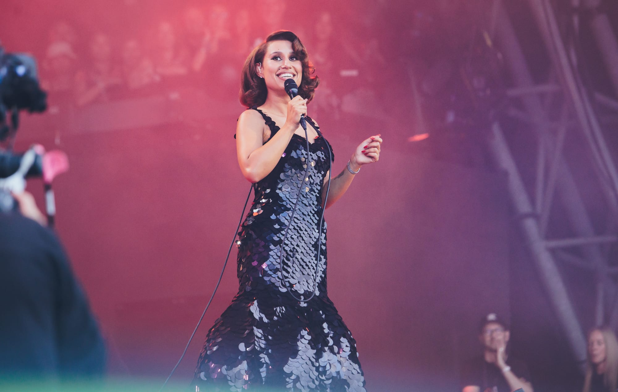 RAYE en direct à Glastonbury 2025, photo d'Andy Ford