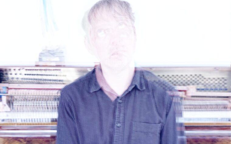 Sam Herlihy de Hope Of The States lance un nouveau single solo captivant « Insignificance » via un jeu d'aventure textuel Sam Herlihy de Hope Of The States lance un nouveau single solo captivant « Insignificance » via un jeu d'aventure textuel