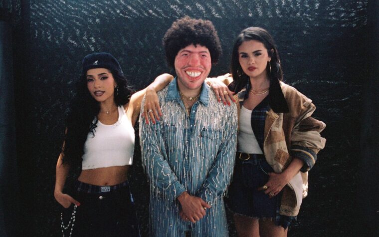 Benny Blanco fait équipe avec Selena Gomez et Becky G pour le single estival « Te Olvido (La La) » avec la vidéo mettant en vedette Danny Trejo Benny Blanco fait équipe avec Selena Gomez et Becky G pour le single estival « Te Olvido (La La) » avec la vidéo mettant en vedette Danny Trejo