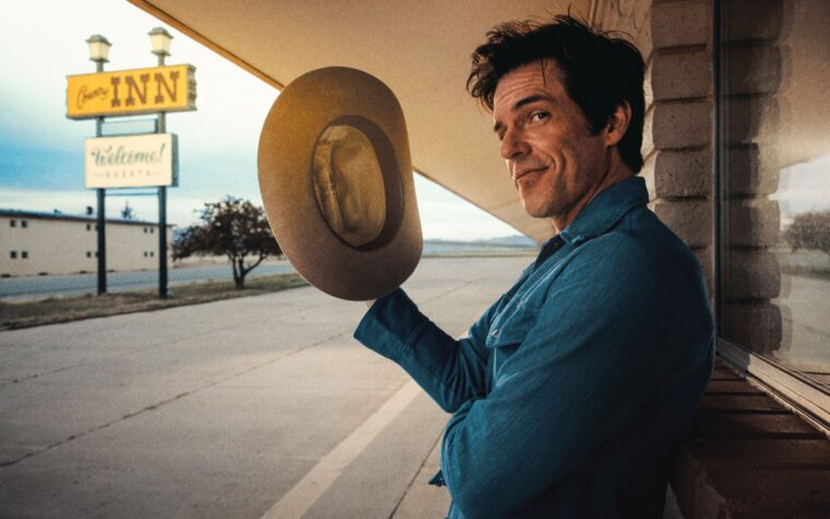 Brandon Flowers – Critique de « Thrasher » : l'homme des Killers quitte Vegas pour Nashville pour une escapade personnelle à la campagne Brandon Flowers – Critique de « Thrasher » : l'homme des Killers quitte Vegas pour Nashville pour une escapade personnelle à la campagne