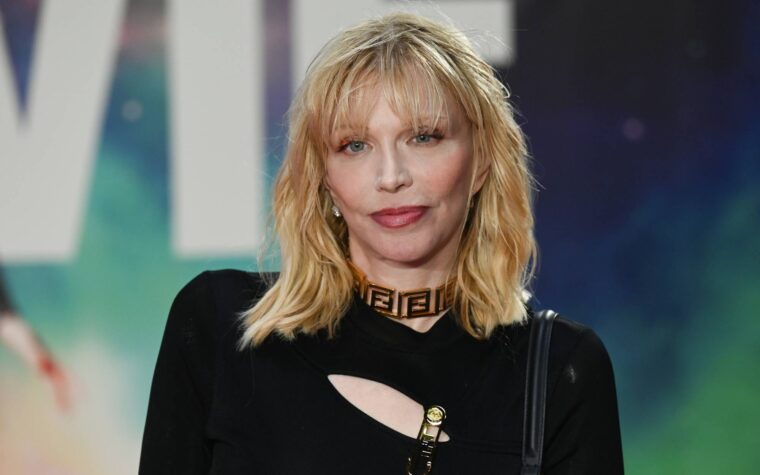 Courtney Love dit que son nouvel album solo est « terminé » et « vraiment bien », car elle raconte comment elle « a failli mourir » et « a perdu tous mes cheveux » à l'hôpital Courtney Love dit que son nouvel album solo est « terminé » et « vraiment bien », car elle raconte comment elle « a failli mourir » et « a perdu tous mes cheveux » à l'hôpital