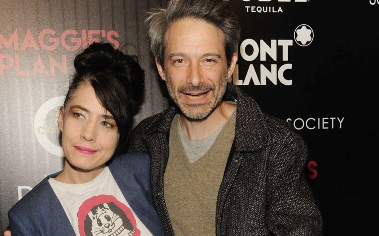 Découvrez la reprise légère de Kathleen Hanna et Ad-Rock de « Let Me Love You » de Justin Bieber pour l'album-bénéfice ICE OUT Découvrez la reprise légère de Kathleen Hanna et Ad-Rock de « Let Me Love You » de Justin Bieber pour l'album-bénéfice ICE OUT