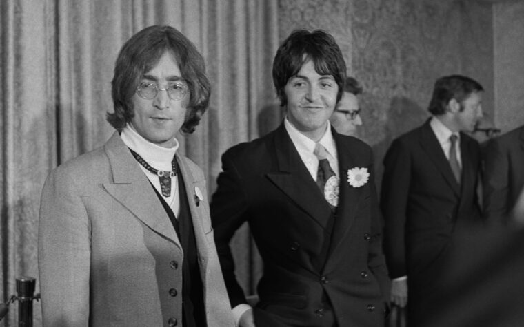 Écoutez comment le « Day Tripper » des Beatles s'est réuni alors qu'ils partagent les premières « cassettes de travail d'écriture de chansons » Écoutez comment le « Day Tripper » des Beatles s'est réuni alors qu'ils partagent les premières « cassettes de travail d'écriture de chansons »