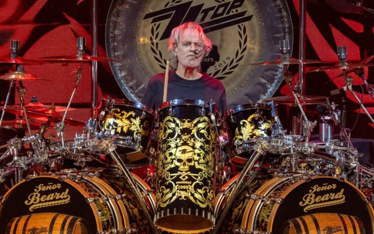 Frank Beard, le batteur de ZZ Top, est décédé à l'âge de 77 ans Frank Beard, le batteur de ZZ Top, est décédé à l'âge de 77 ans