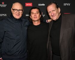 Hommages rendus après le décès du manager des Smashing Pumpkins, Morrissey et des Backstreet Boys, Peter Katsis, à l'âge de 69 ans
