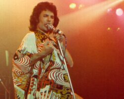 L'ancien bassiste de Queen, Barry Mitchell, décède alors que les fans lui rendent hommage : "Une terrible nouvelle"