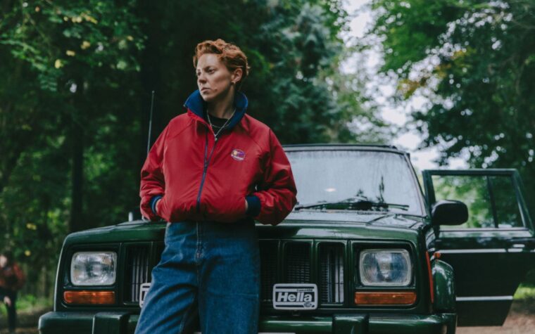 La Roux affronte ses démons, son diagnostic de TDAH et ses addictions sur son nouveau single propulsif « Lose Myself » La Roux affronte ses démons, son diagnostic de TDAH et ses addictions sur son nouveau single propulsif « Lose Myself »