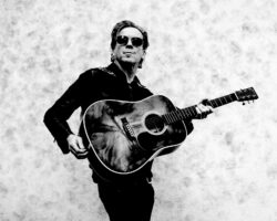 La bande originale de ma vie de Damien Lewis : Elton John, les Beatles