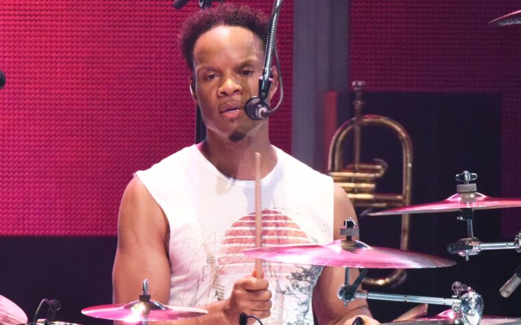 Le batteur de Earth, Wind & Fire, John Paris, dans le coma provoqué après une urgence médicale avant le concert à San Francisco Le batteur de Earth, Wind & Fire, John Paris, dans le coma provoqué après une urgence médicale avant le concert à San Francisco