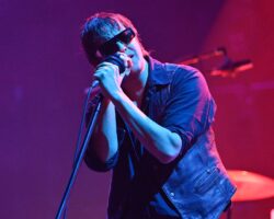 Les Strokes jouent "Going To Babble On" en direct pour la première fois à Just Like Heaven 2026 alors que Julian Casablancas qualifie James Murphy de LCD Soundsystem de "Brett Favre du rock indépendant".