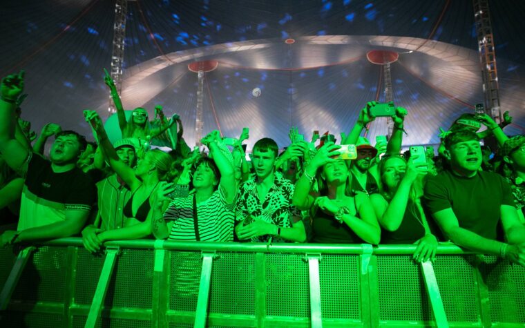Melvin Benn, le patron d'Electric Picnic, réagit après l'effondrement de la foule, les inondations et les problèmes de capacité au festival irlandais Melvin Benn, le patron d'Electric Picnic, réagit après l'effondrement de la foule, les inondations et les problèmes de capacité au festival irlandais