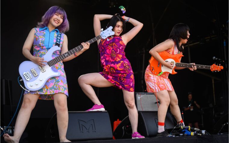 Otoboke Beaver s'excuse d'avoir jeté sa guitare et hospitalisé un fan Otoboke Beaver s'excuse d'avoir jeté sa guitare et hospitalisé un fan