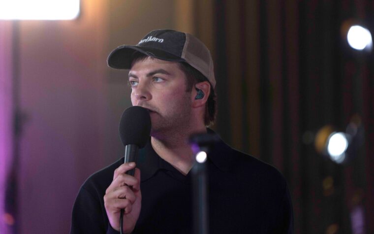 Regardez Fontaines DC interpréter le nouveau single « Marianne » de la dernière session de la BBC Maida Vale alors que le groupe raconte comment le défunt manager Trevor Dietz a sauvé la chanson. Regardez Fontaines DC interpréter le nouveau single « Marianne » de la dernière session de la BBC Maida Vale alors que le groupe raconte comment le défunt manager Trevor Dietz a sauvé la chanson.