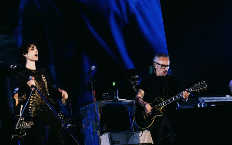 Regardez Sombr faire équipe avec The Cranberries pour reprendre « Zombie » à Electric Picnic en Irlande Regardez Sombr faire équipe avec The Cranberries pour reprendre « Zombie » à Electric Picnic en Irlande