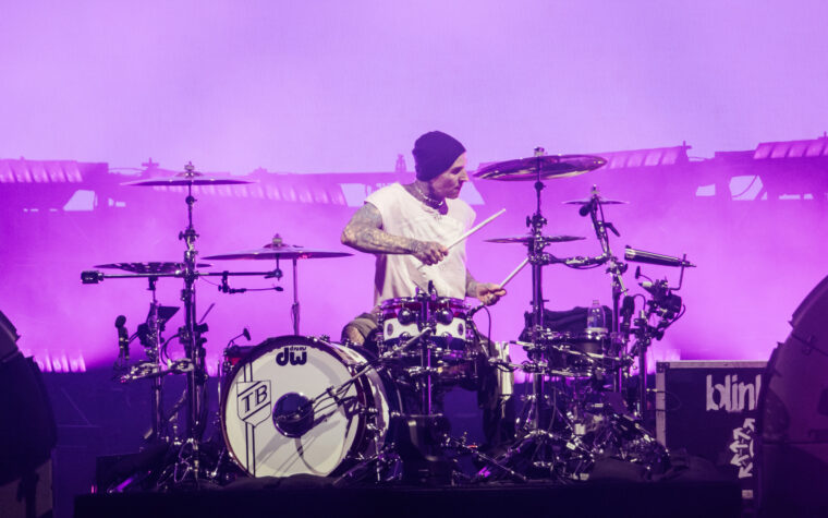 Regardez la bande-annonce émouvante de « Travis Barker : Louder Than Fear » – avec Blink-182, le regretté Taylor Hawkins et plus encore Regardez la bande-annonce émouvante de « Travis Barker : Louder Than Fear » – avec Blink-182, le regretté Taylor Hawkins et plus encore