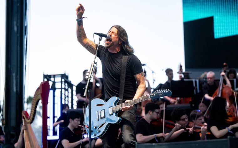 Regardez les Foo Fighters jouer des raretés avec l'Orchestre Philharmonique de Los Angeles au Hollywood Bowl Regardez les Foo Fighters jouer des raretés avec l'Orchestre Philharmonique de Los Angeles au Hollywood Bowl