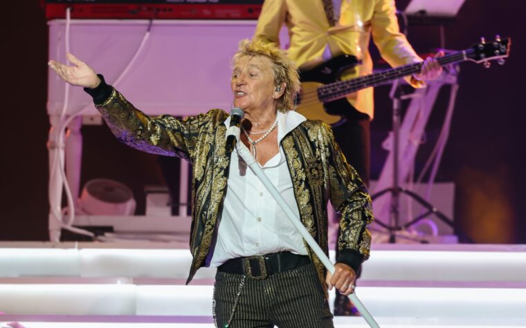 Rod Stewart reporte son show américain à la dernière minute en raison d'une « procédure médicale » Rod Stewart reporte son show américain à la dernière minute en raison d'une « procédure médicale »